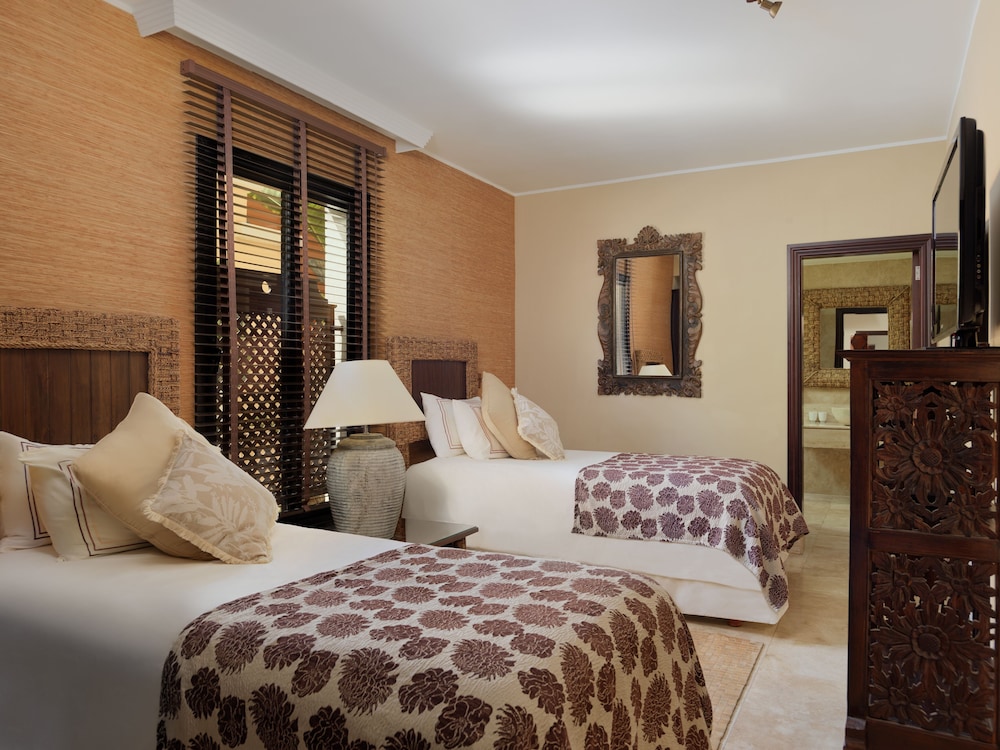 3 bedroom Royal Villa (with private heated pool) thumbnail 6