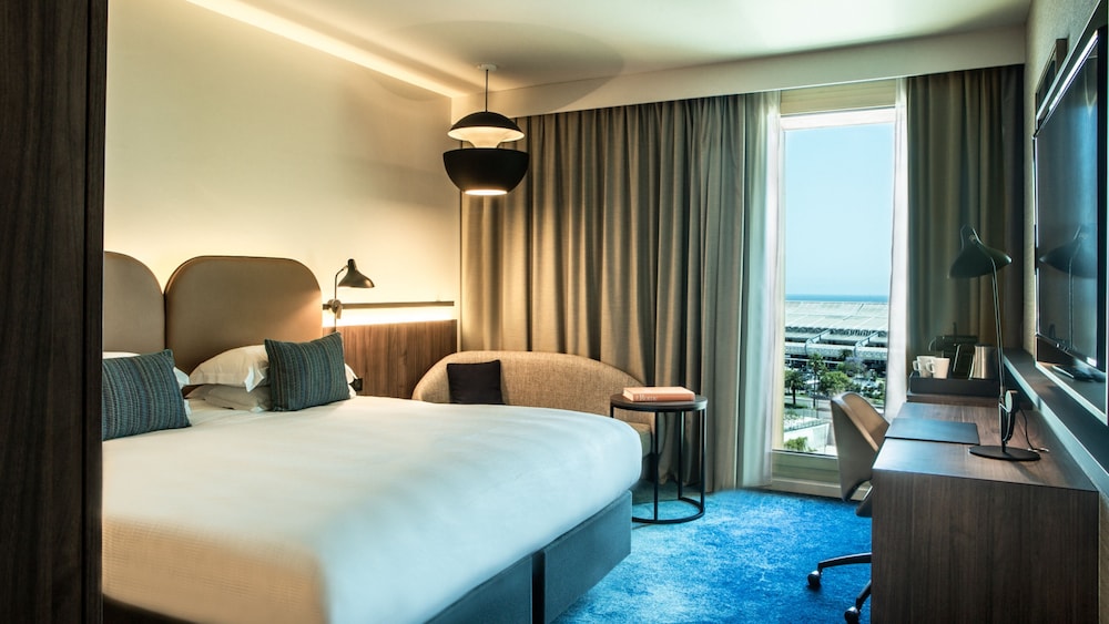Premium Room, 1 King Bed (Sea Side) - Photo 6