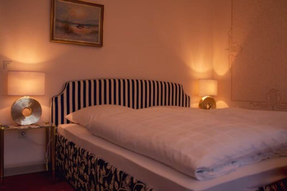 Double Room, Balcony (Stay 7 and SAVE) photo 2