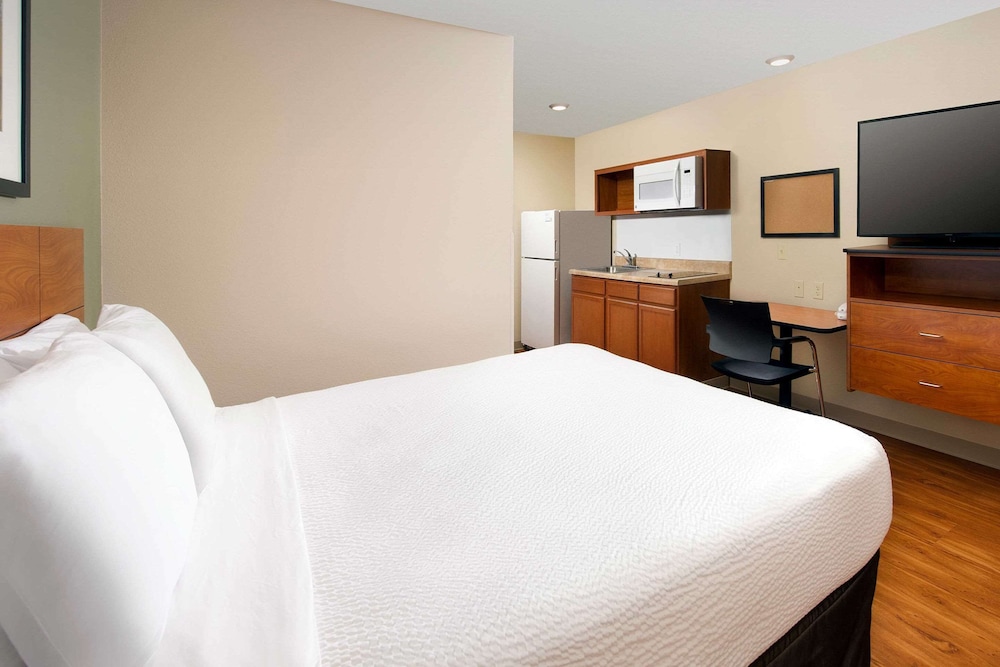 Standard Room, 1 Queen Bed with Sofa bed, Non Smoking (1 Person Sofa Bed) photo 2