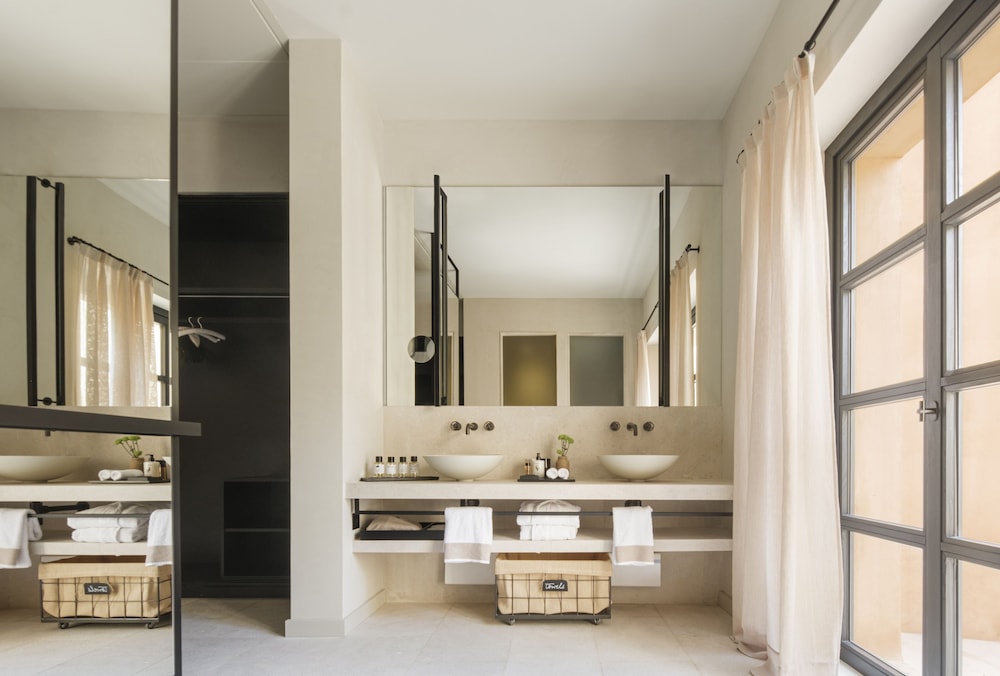 Pool Suite photo