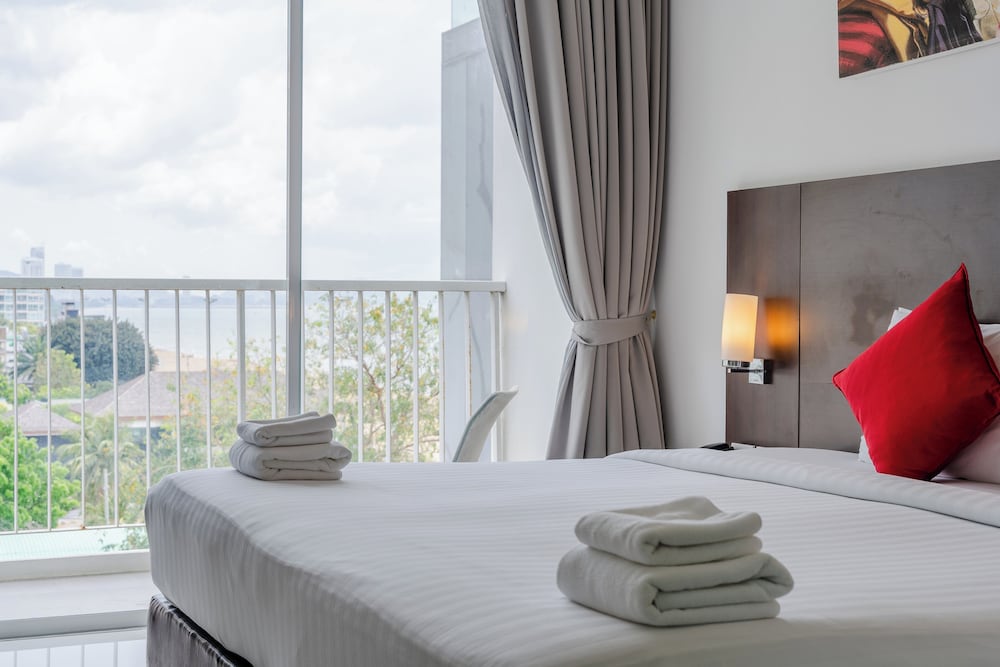 Deluxe Double or Twin Partial Sea View
