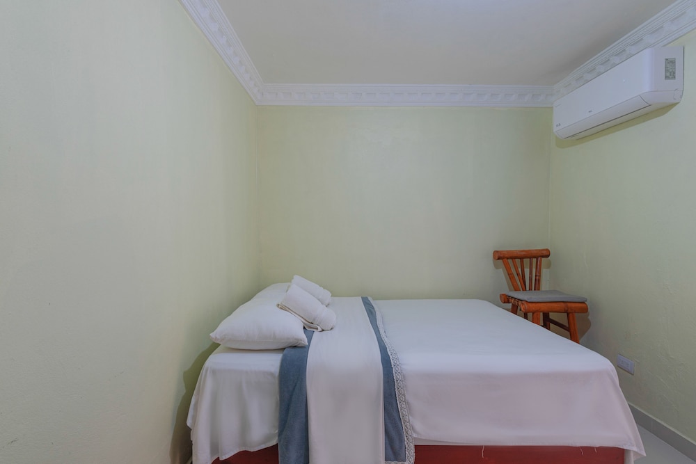 Superior Single Room, 1 Queen Bed, Private Bathroom