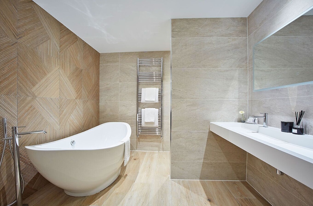 Large Suite Pitch View - Photo 5