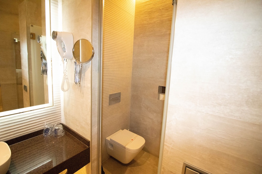 Suite - Photo 7