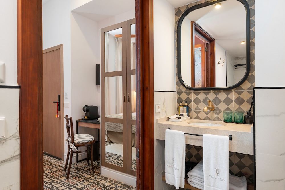 bathroom with a sink, mirror, and towel rack