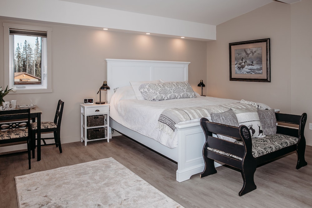 #5 - New Lodge King - Kitchenette - Pets Allowed photo 1