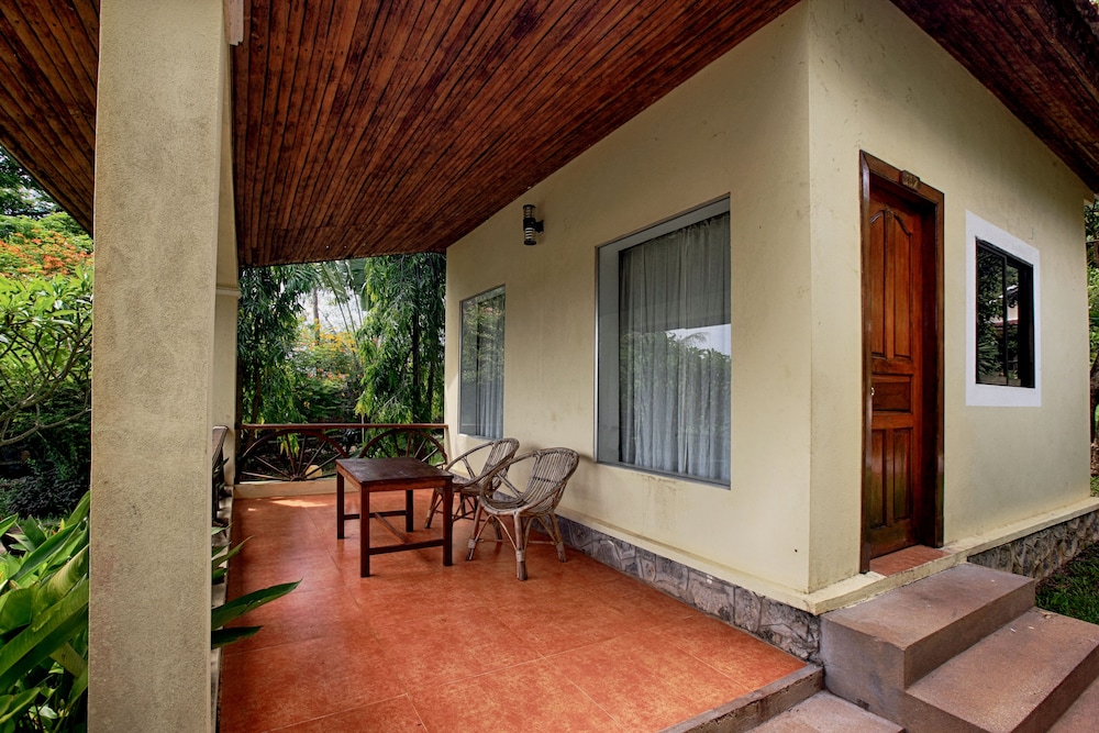 Deluxe Quadruple Room, 2 Double Beds, Garden View photo 2