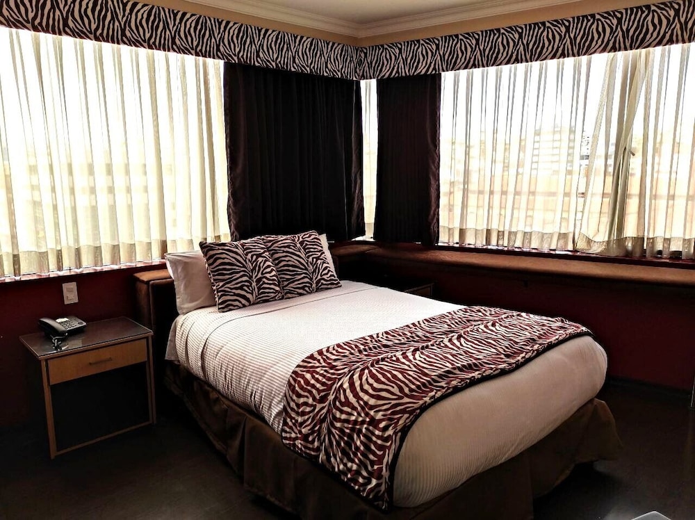 Honeymoon Room photo 1
