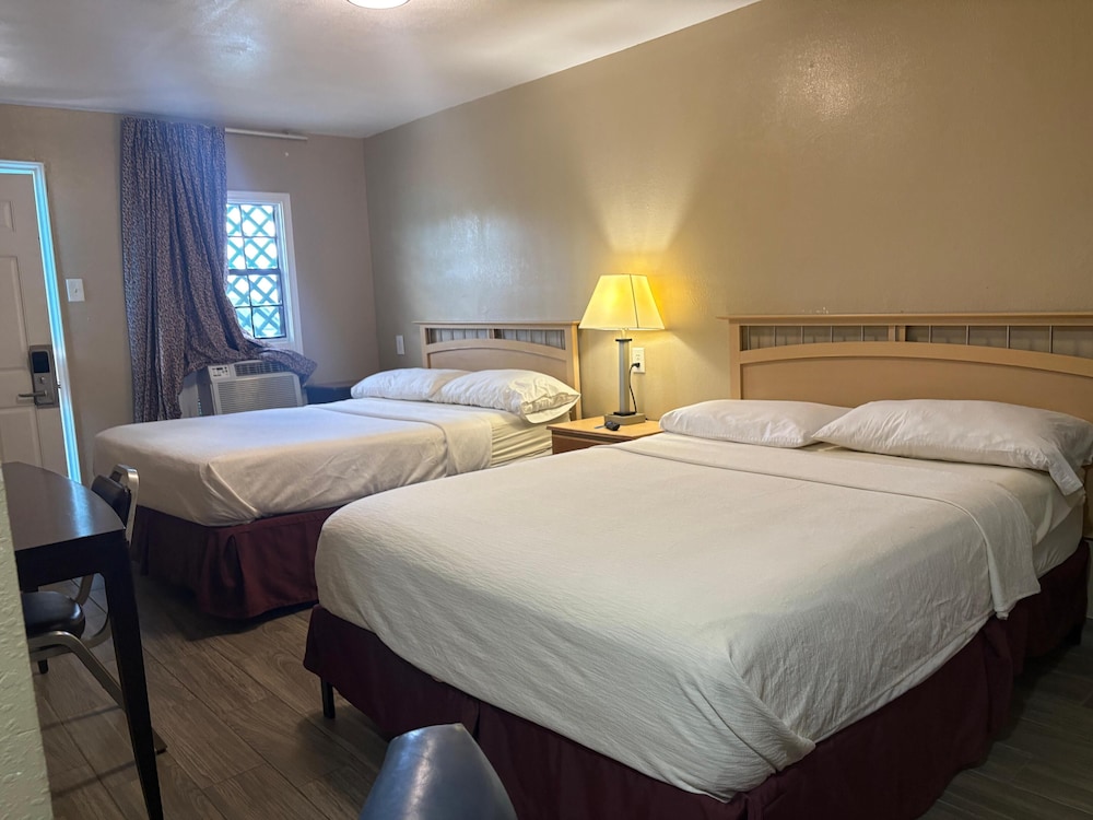 Room, 2 Queen Beds, Non Smoking