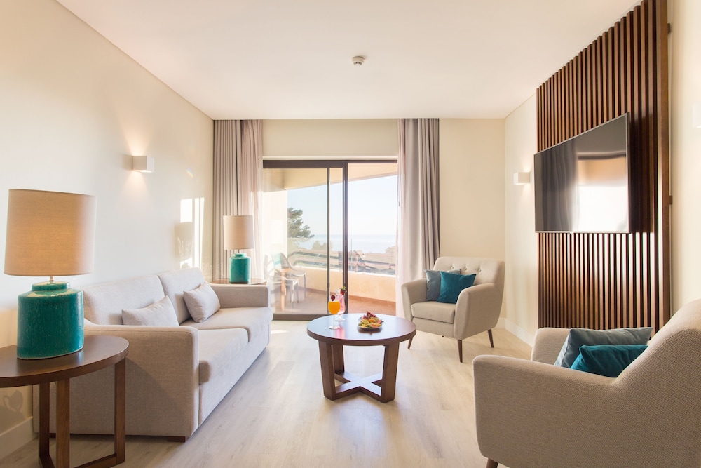 Premium Suite, 2 Bedrooms, Pool View (Balcony) - Photo 13