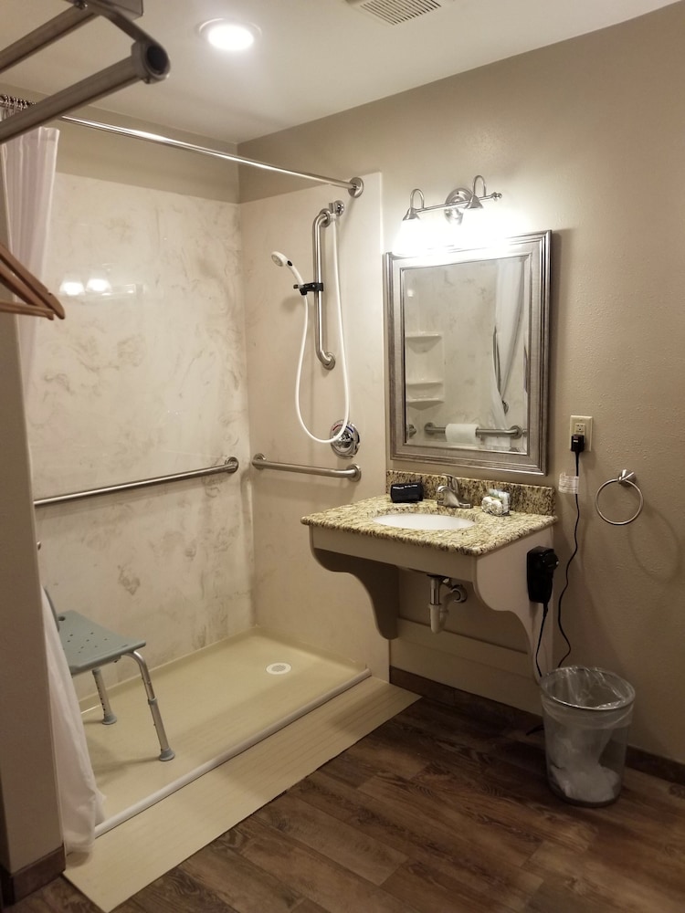 Cedar Ridge Lodge photo 3