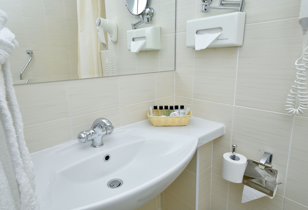 Standard Double or Twin Room photo 2