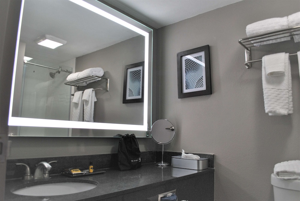 Suite, 2 Queen Beds, Non Smoking, Kitchen (Shower Only) - Photo 10