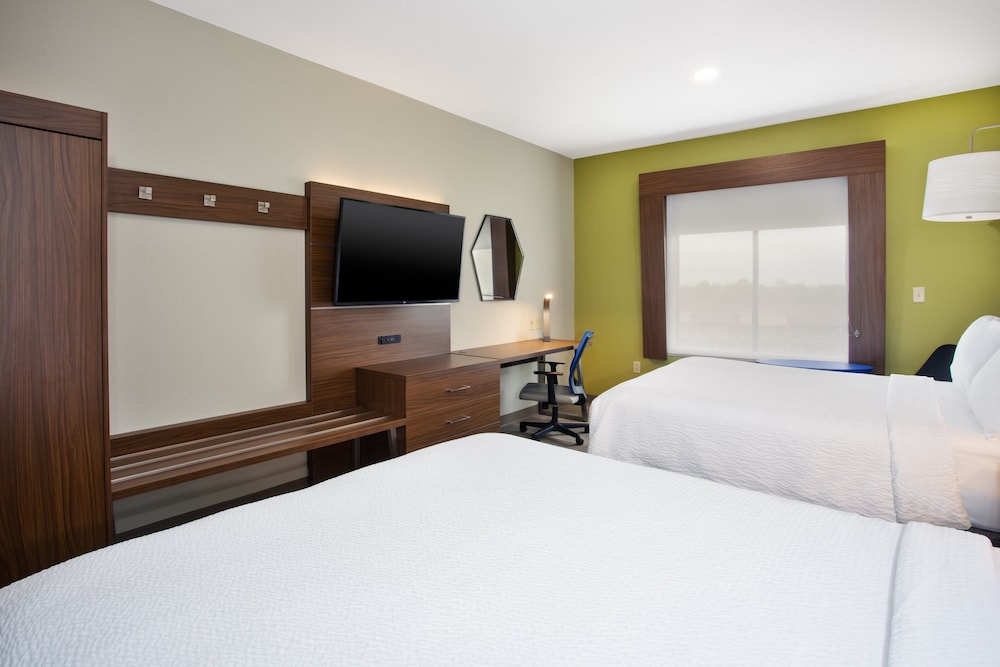 Standard Room, 2 Queen Beds - Photo 3