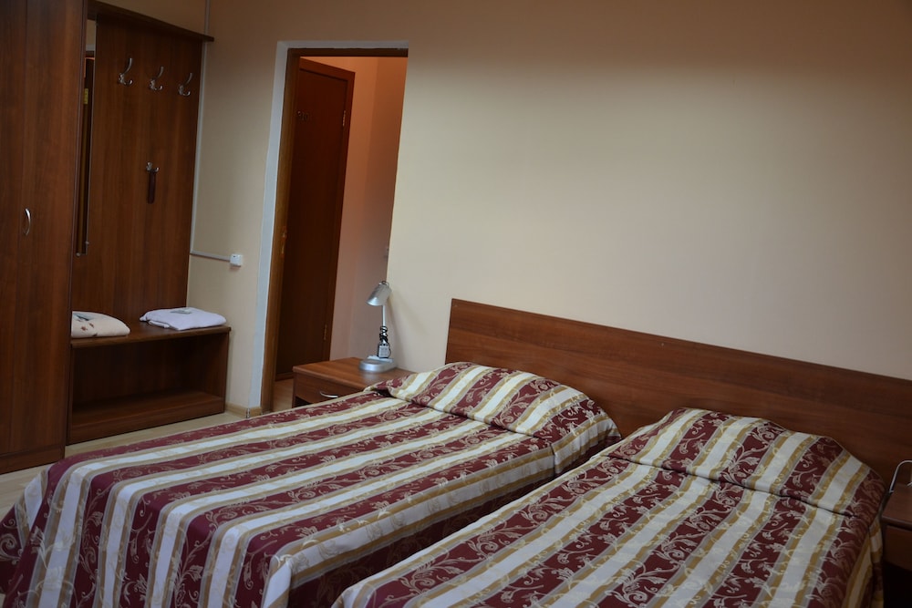 Economy Twin Room, Shared Bathroom
