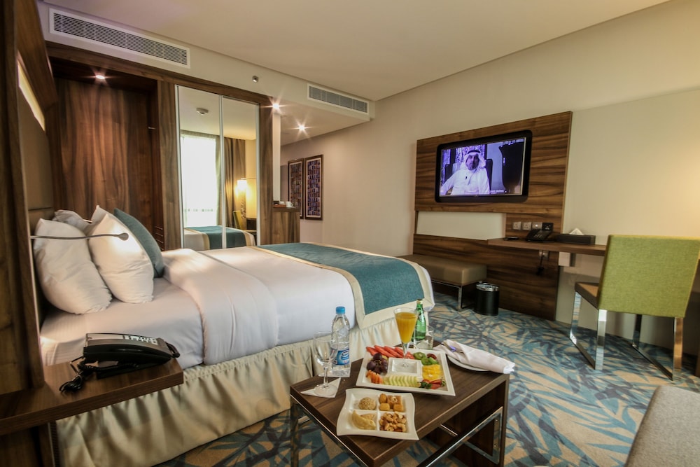 Superior Room, 1 King Bed with Sofa bed, City View