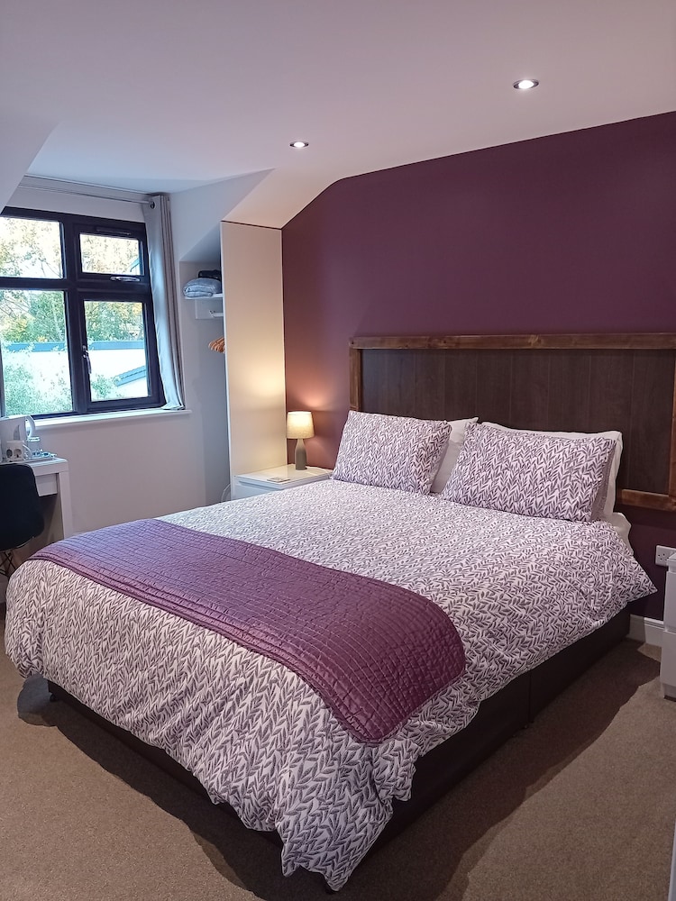 Signature Double Room, 1 Queen Bed, Private Bathroom photo 1