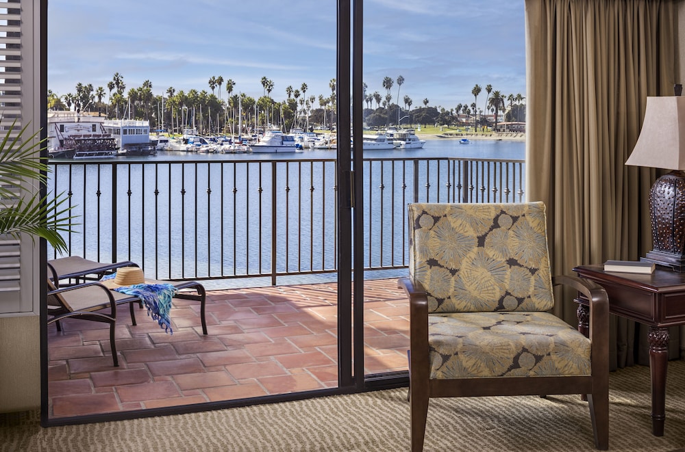 Suite, 1 King Bed, Bay View (Bay Front Suite King Connecting 2nd F)