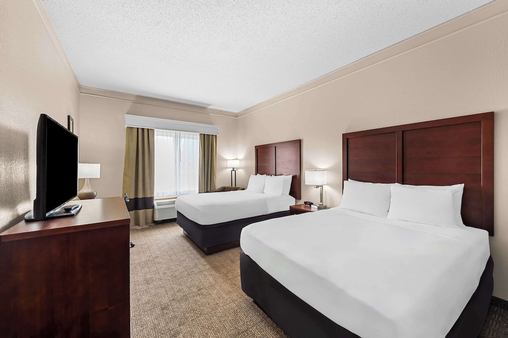 Room, 2 Queen Beds, Accessible, Non Smoking - Photo 1