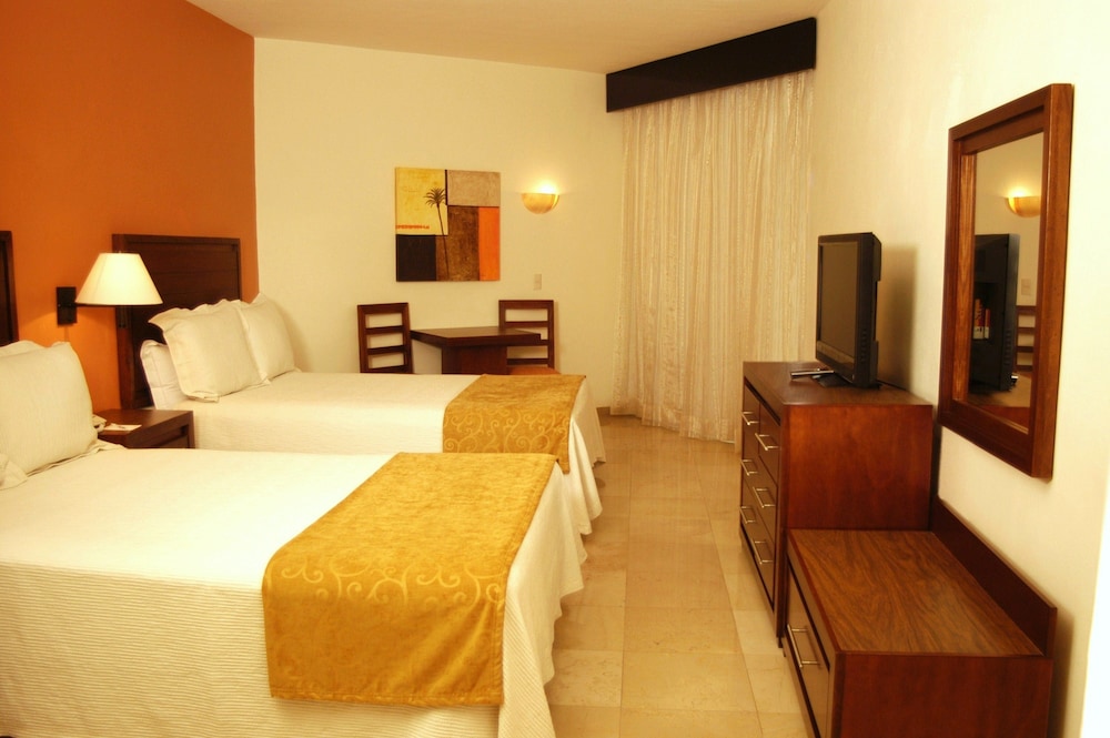 Deluxe Room (Super Saver) - Photo 1
