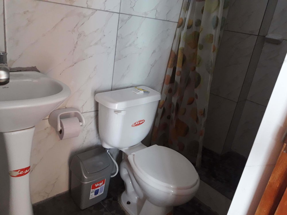 Basic Triple Room, 1 Bedroom, Non Smoking photo 2