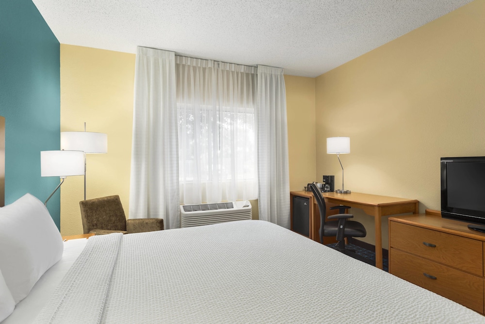 Room, 1 King Bed (Mobility/Hearing Access, Roll-In Shwr) - Photo 3