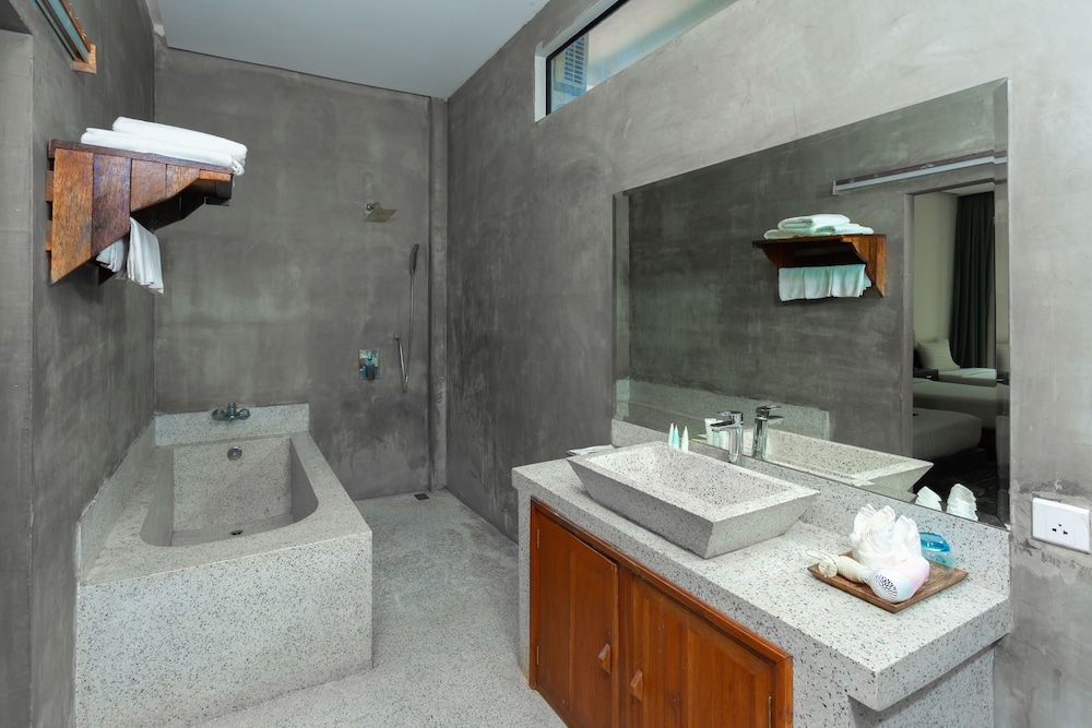 Infinity Poolside Family Suite - Photo 2