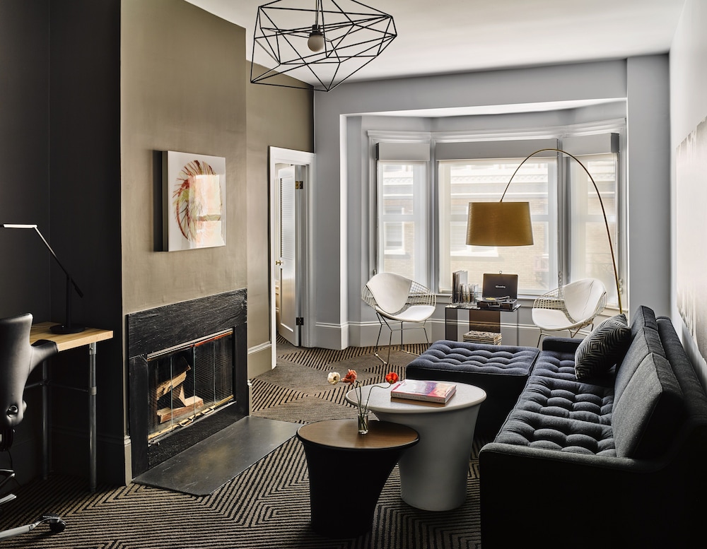 Deluxe Suite, Multiple Beds - Photo 1