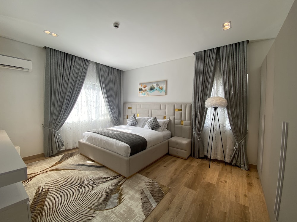 Luxury Condo photo 2