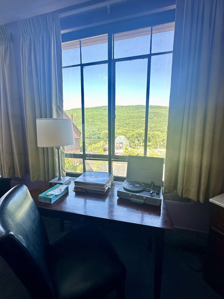 Signature Double Room, Ensuite (Queen Double Mtn. View) photo 3