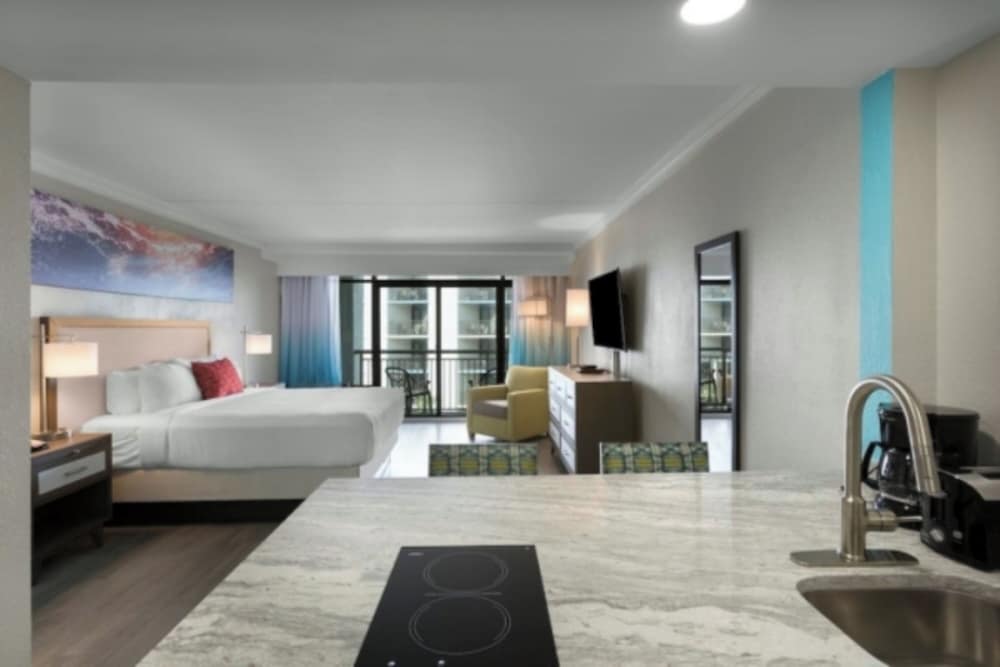 Resort View Deluxe King Room - Photo 2