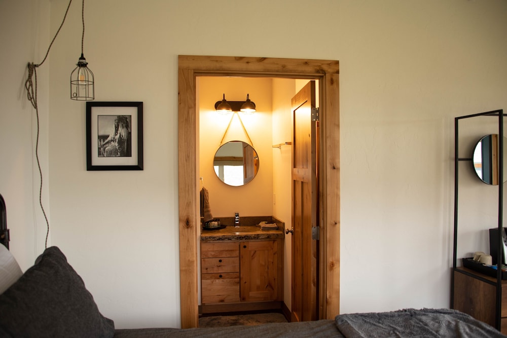Cabin (Single)