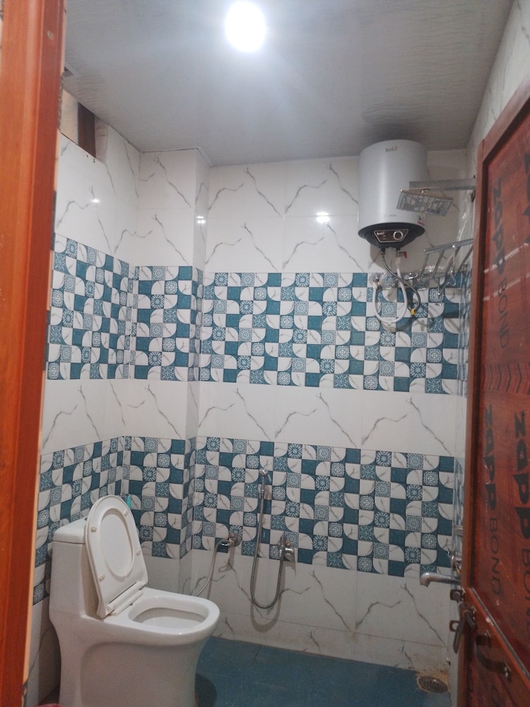 Basic Double Room photo 2