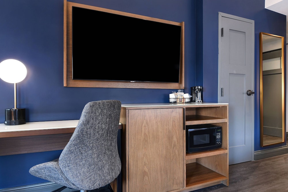 Room, 2 Queen Beds, City View (Hearing Accessible)