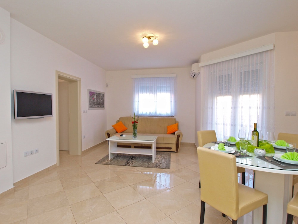 Apartment, 2 Bedrooms (396/901)