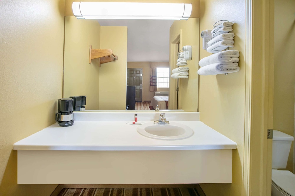 Efficiency, Room, 1 King Bed - Photo 7