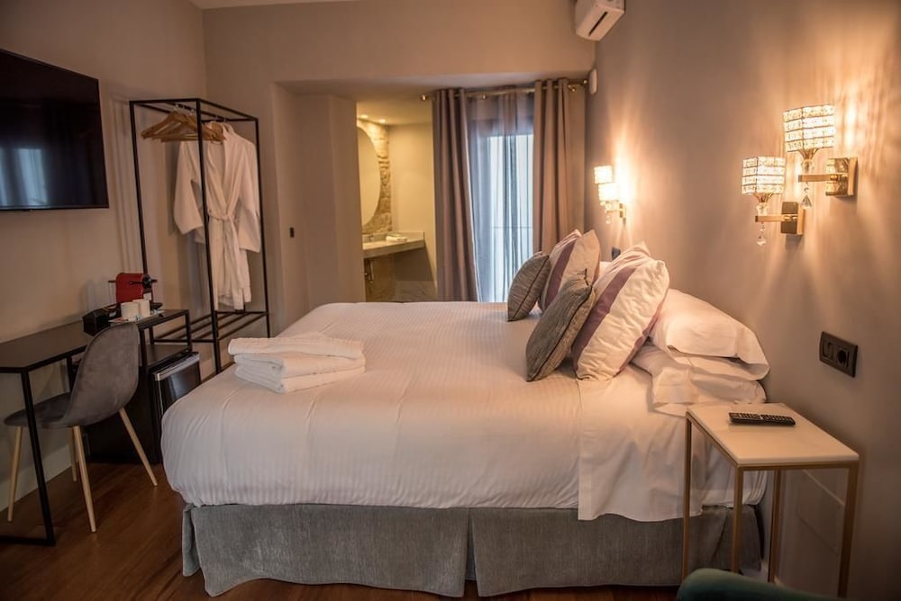 Standard Double Room Single Use - Photo 6
