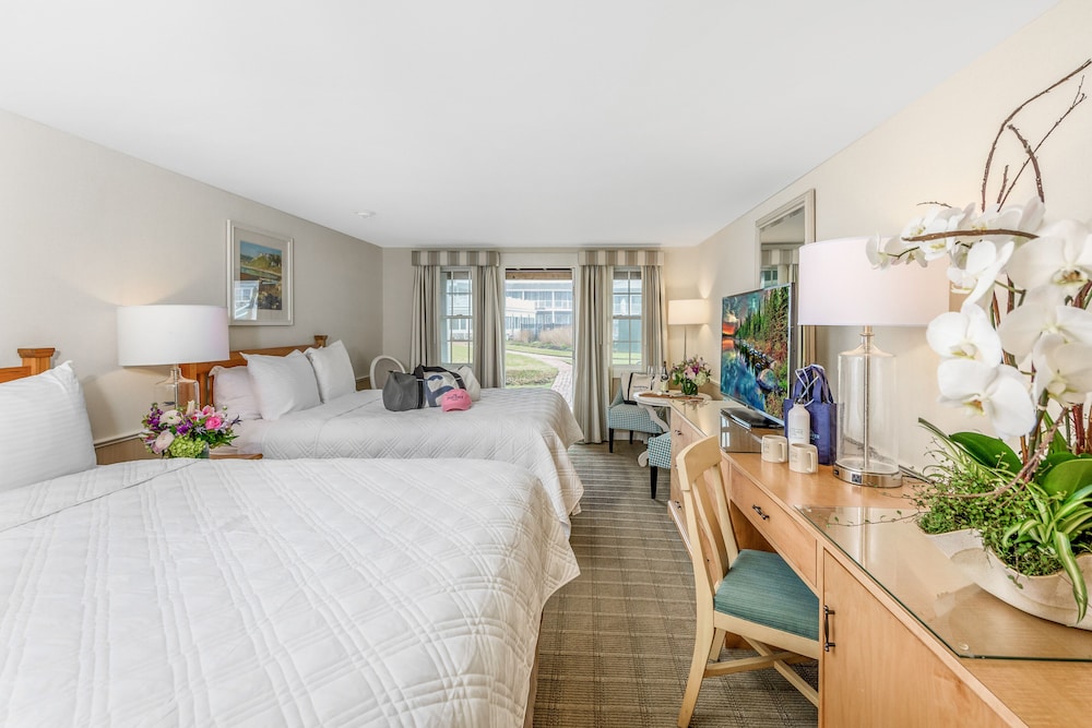 Traditional Room, 2 Queen Beds, Garden View