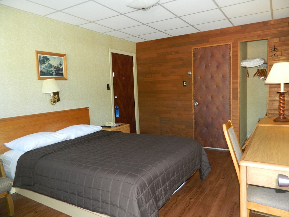 Economy Room, 1 Queen Bed
