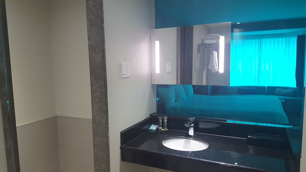 Executive Room, 1 King Bed - Photo 5