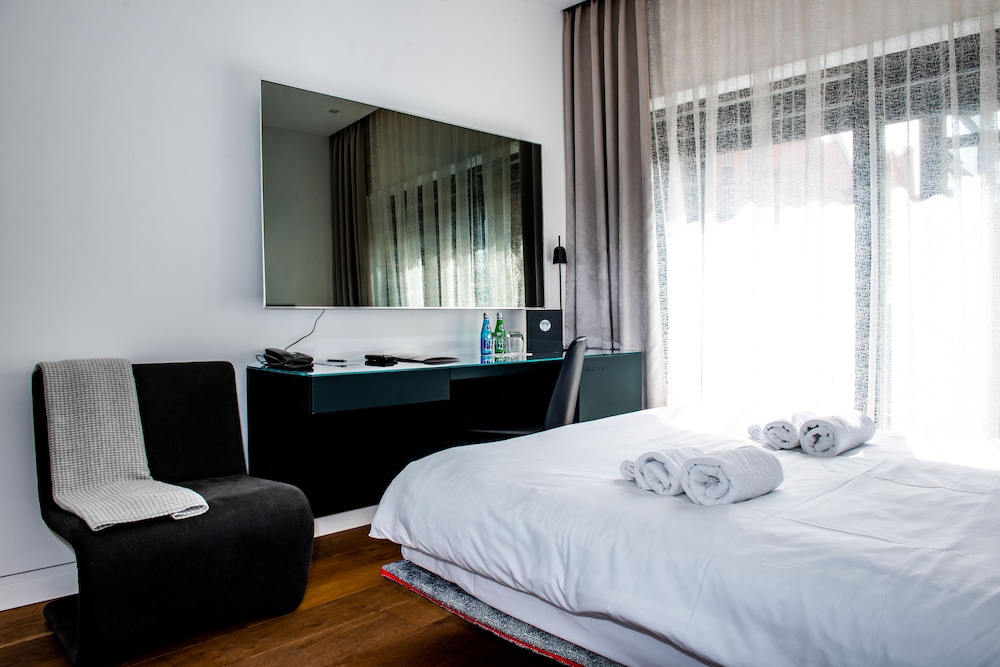 Standard Double Room, 1 Queen Bed thumbnail 6