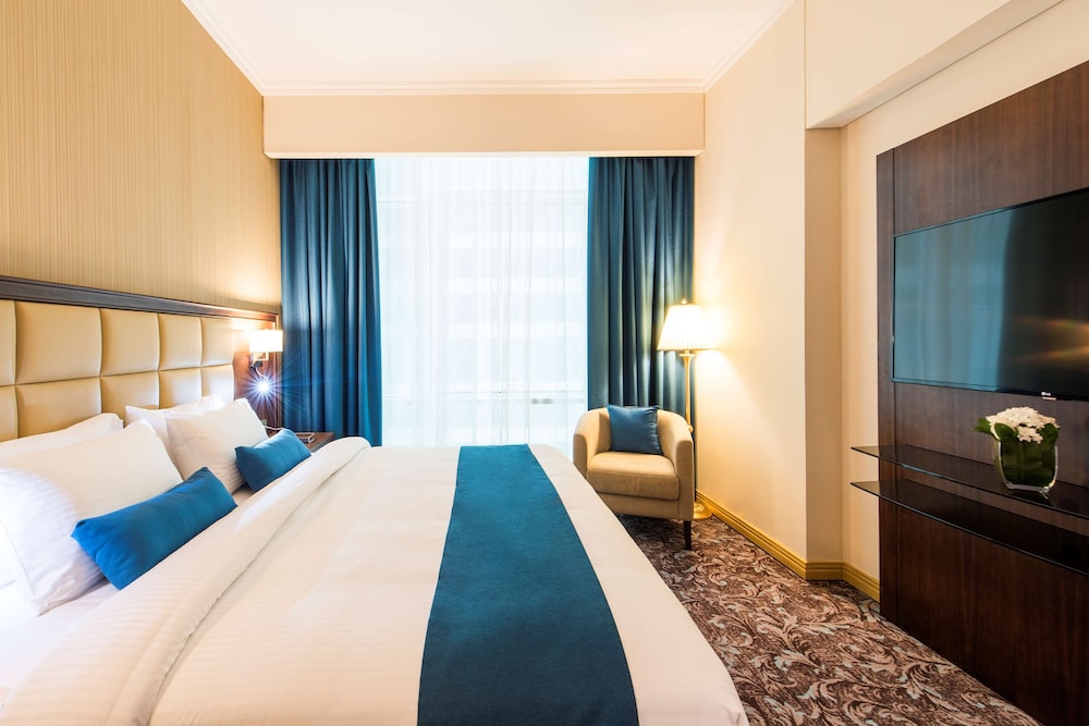 Executive Suite, 1 King Bed with Sofa bed