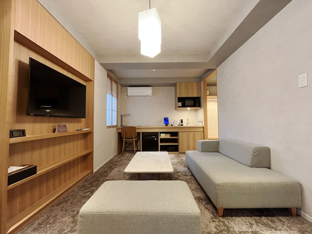 Premium Double or Twin Room - Photo 10