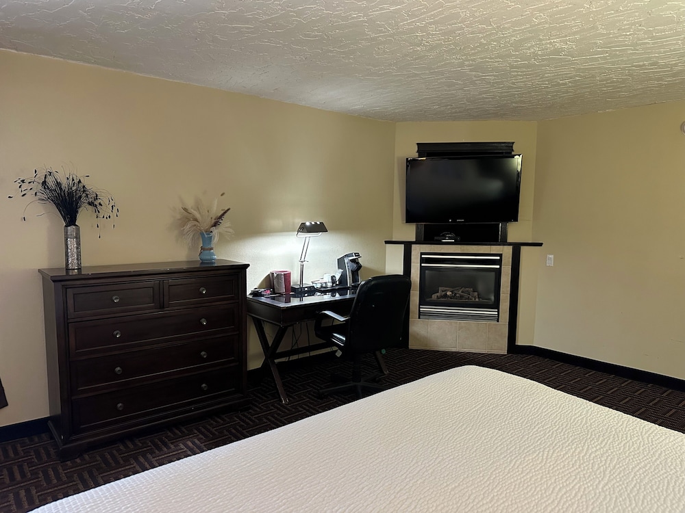 Deluxe Suite, 1 King Bed, Non Smoking - Photo 4