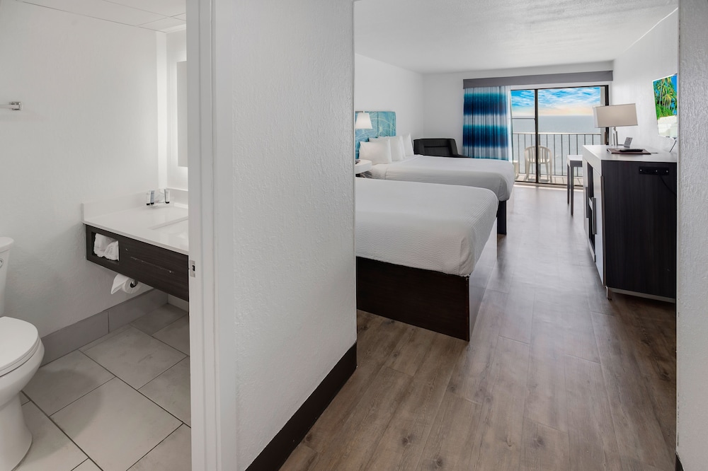 Standard 2 Queen Beds Oceanfront Room