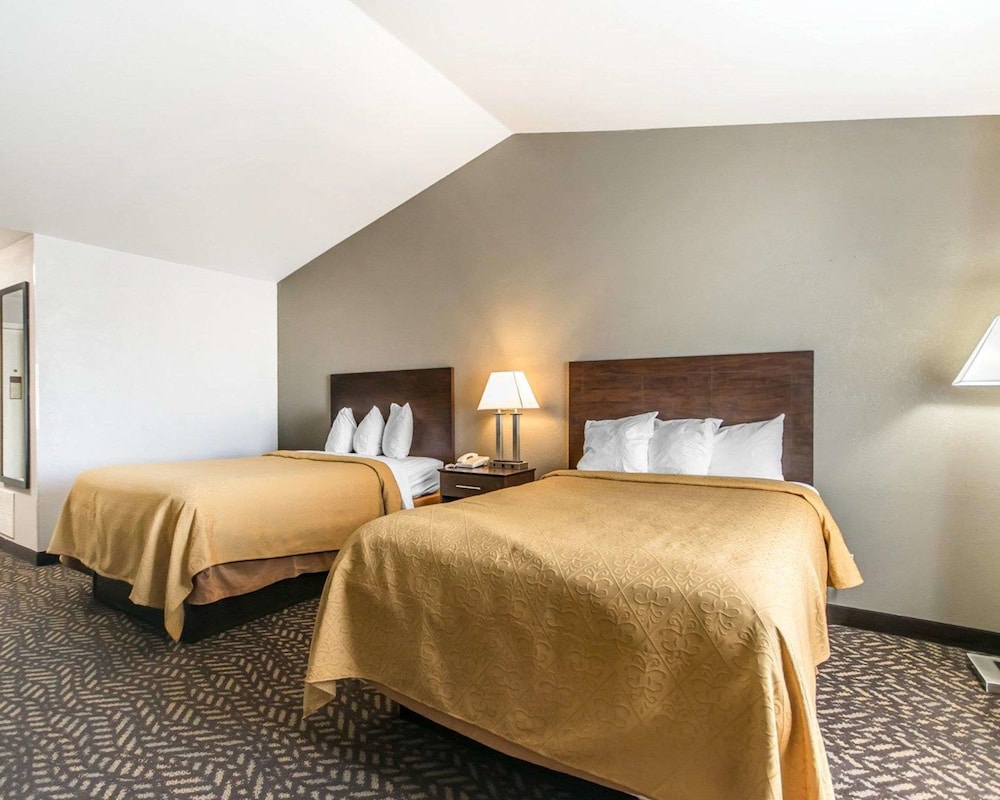 Double Room, 2 Double Beds, Non Smoking, Jetted Tub - Photo 3