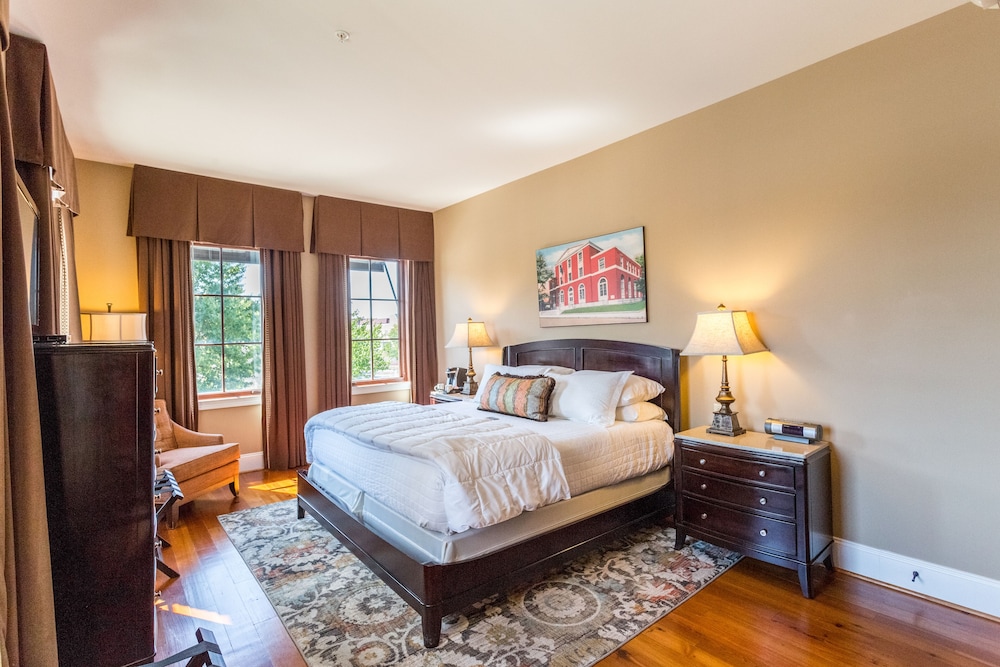 Standard Room, 1 King Bed (2)