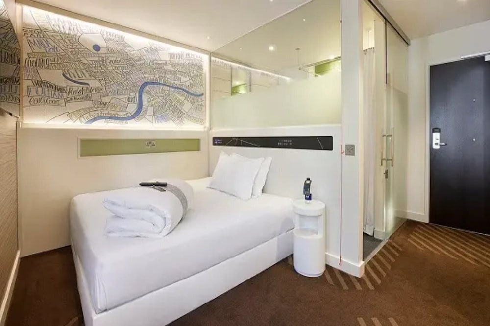 Standard Double Room, Roll-in Shower