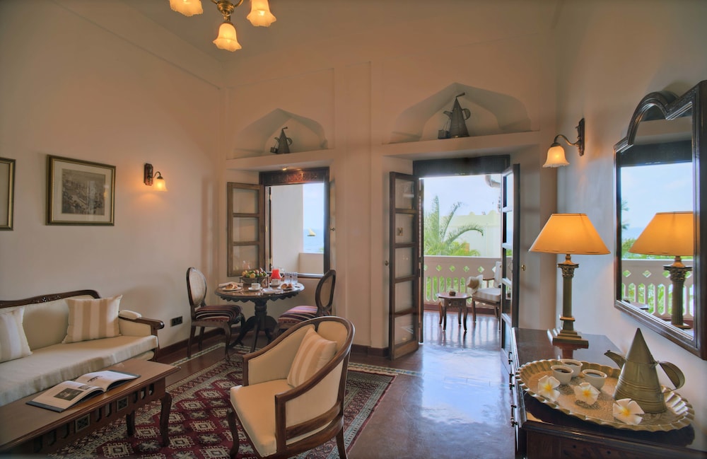 Executive Suite - Photo 1
